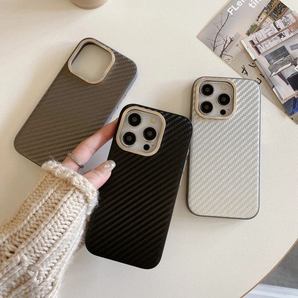 Para iPhone 15Promax Case de fibra de carbono listras iPhone 14 13 12 11PRO Metal Lens 13 Anti-Drop High-end Moda Business Phone Case