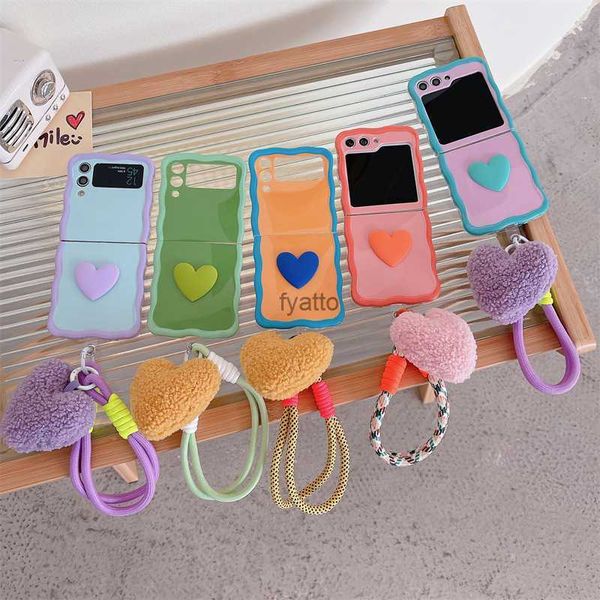 Case di telefonia cellulare Contrasto colore amore adatto per Samsung Galaxy Zflip 3/4/5 Schermo pieghevole Case cartoon Creative Creap Hanging Strap H240419