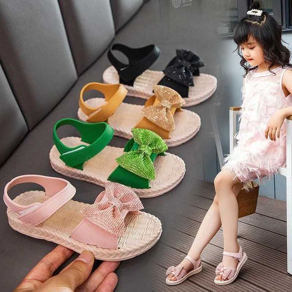 Sandalet Sandalyas Ayakkabı Kız Çocuk Sandalet Yaz Yeni Kız Prenses Ayakkabı Yumuşak Sole Plaj Ayakkabı Yay Gündelik Ayakkabı Çocuk Ayakkabı Zapatos Nia 240419