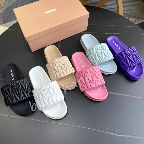 Designer miui salto alto sandálias femininas miui para mulheres pretas flip flop couro sapat sliders sliders slipper slipper verão mius calcanhar salto de luxo de luxo sandale