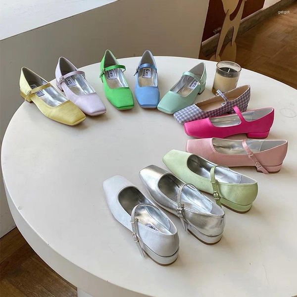 Scarpe casual 2024 Candy Candy Color Silk Mary Janes Donna Cavie Cintiera glitter Ballet Silver Ballet Punta Punta Ploid Plaid Mocassini per donne