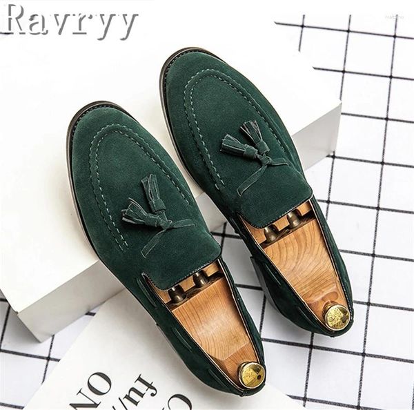 Sapatos casuais Spring Men Mocassins British Style Tassels Slip On Florde Casais de caminhada confortável