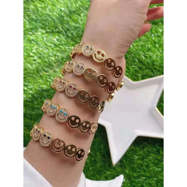 Pulseira de designer 1pcs Gold planed moda simples sorriso sorriso de cara de face para charme de pulseira 123