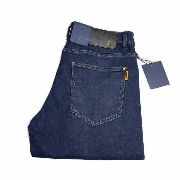 Jeans maschile v v lussuoso designer jeans jeans ansato pantaloni impilati da motociclista ricami jeans uomini lacrime jean hombre europea pantaloni da uomo l pantalon v sciodotti uomini cowboy