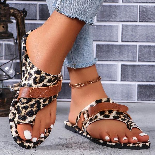 Pantofole leopardo donne estate piatti scarpe da moda clip sandali di punta 2024 infrasoli flip spiaggia casual spiaggia a piedi accoglienti scivoli femminili