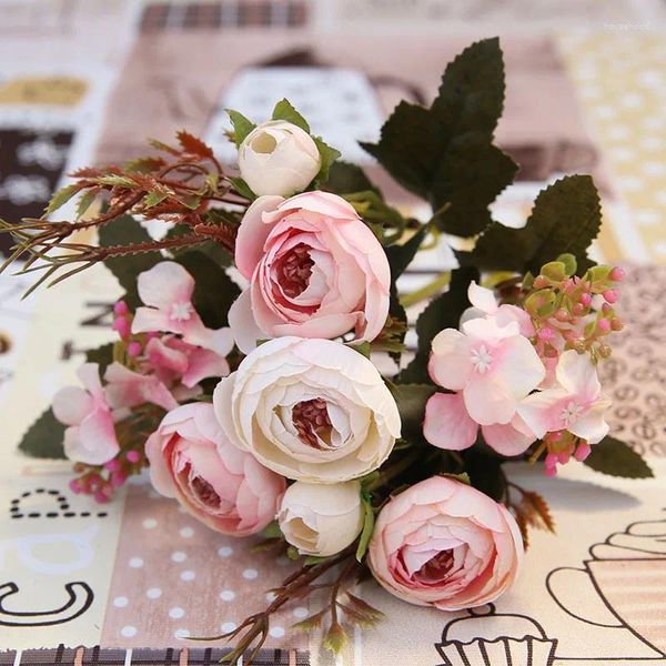 Dekorative Blumen Europäische Retro -Seidenkünstigte Rosenstrauß für Hochzeits Heimparty Dekoration DIY Garten Handwerk gefälschte Köpfe Dekor Dekor
