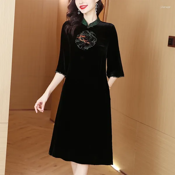 Lässige Kleider Herbst Herbst Retro Stickerei Kleid Damen 2024 Luxus Samt Knie Länge Koreanische Version Lose Fit Party Vestidos