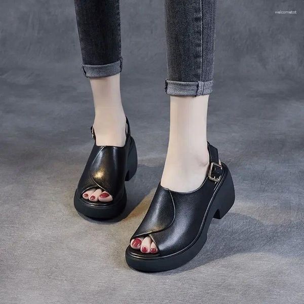 Scarpe in pelle con tacchi medi Estate 2024 Piattaforma aperta Piattaforma a punta di calzature alte zeppe sandali per il tallone per donna Black Women's Korea H