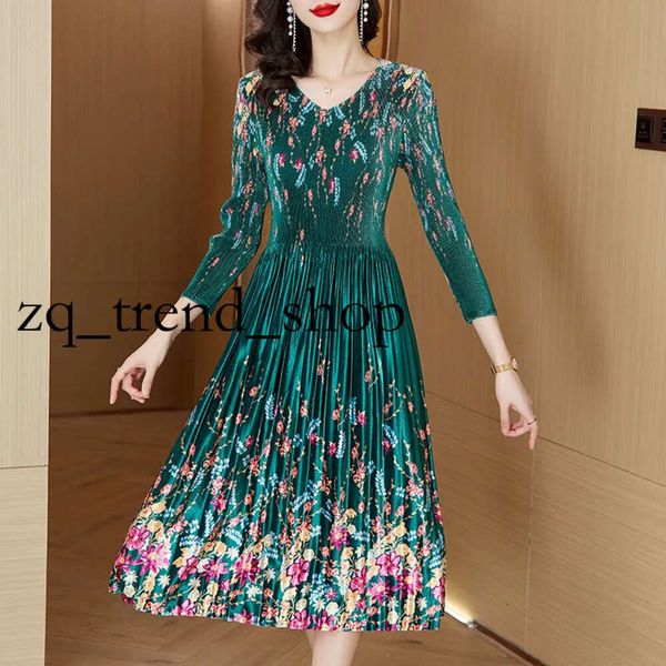 24 Модные цветочные зеленые бархатные платья Женщины дизайнерские каникулы Чики миди-плиссированные платья с длинным рукавом осень зимняя зима V-образное вырезы