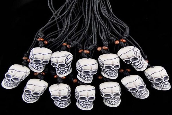 Schmuck Ganze 12pcs Nachahmung Yak Knochenschnitzer Halloween Horror Skelett Schädel Kopf Anhänger Halskette Geschenke für Männer Frauen0391615503