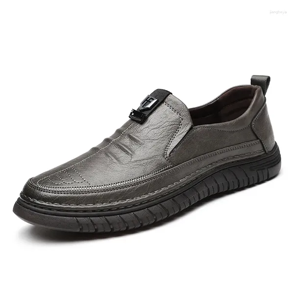 Sapatos casuais homens de couro escorregam na moda 2024 mocassins masculinos de Mocassins Black Driving para dirigir para