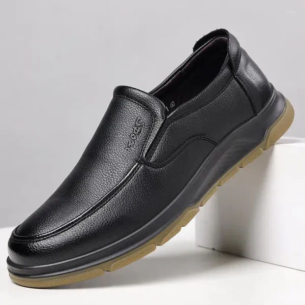 Vestido sapatos de outono masculino e inverno 2024 Easy Wear Borad Shoe Leather I Pedal Sports Leisure Tide Sho