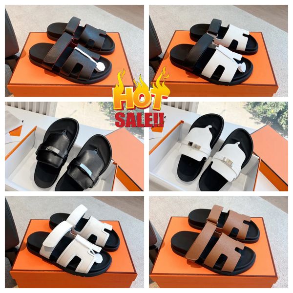 Novos chinelos de luxo designers sliders sliders chinelos sandálias planas para praia conforto calfskin couro de camurça natural de camurça de cabra em homens negros marrons tamanhos 35-47