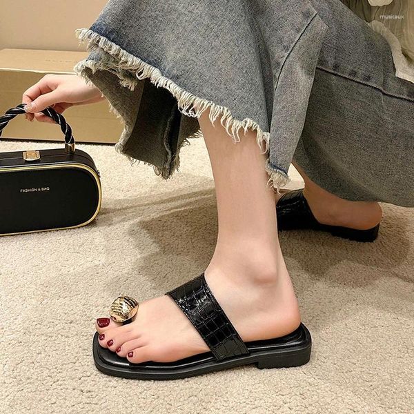 Slippers Fashion Casual Golden Flat For Women Designer de verão Retro Metal Fuckle Toe Shop Shoes