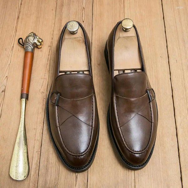 Vestido sapatos de vestido outono masculino estilo britânico roupas de trabalho macio de cabeça grande em couro arredondado homem casual masculino '