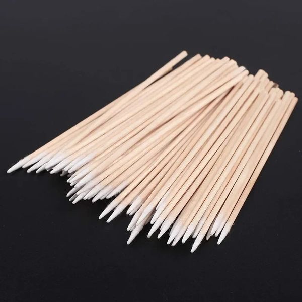 NEU 2024 100 PCS NAGE NAGE Holz Baumwoll -Tupfer saubere Stöcke Knospen Tipp Holz Baumwollkopf Maniküre Detail Korrektur Nagellackentferner Kunst Holz