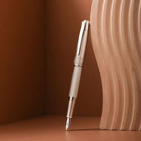 Pens Hongdian 6013 Silver Fountain Pen Metal Metal Iridium EF/F/Bent Nib com Clip Beautiful Textura Excelente Escritório de Negócios Pen do Business Ink caneta