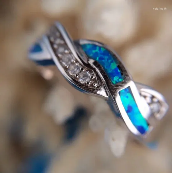 Mit Seitensteinen einzigartige Stil weiblicher weißer blaues Feuer Opal Ring Boho Mode Silberfinger Vintage Hochzeitsverlobungsringe für Frauen