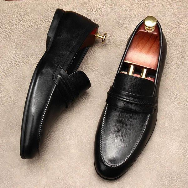 Vestido sapatos de couro macio masculino mocassins de luxo de luxo confortável 2024 Moda Black Office Driving Social Man