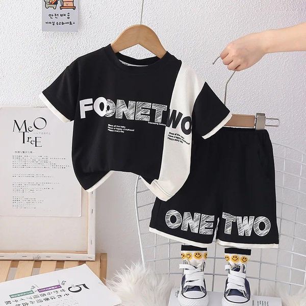 Set di abbigliamento set da bambino outfit abiti da bambino estate 3 anni lettere a manica corta magliette e pantaloncini due pezzi per