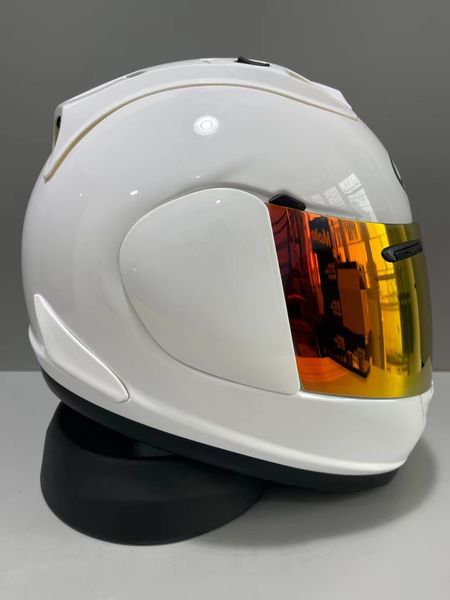 Arai Rx7x Глянцевый белый красный шлем на полном лице.