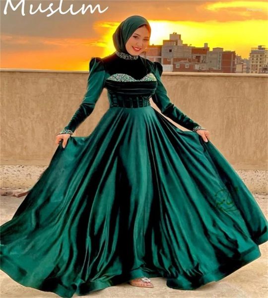 Partykleider bescheiden königsblau grünes muslimisches Abendkleid 2024 Perlen High Neck Samt formelle Langarm eine Linie Araber Dubai Abschlussball