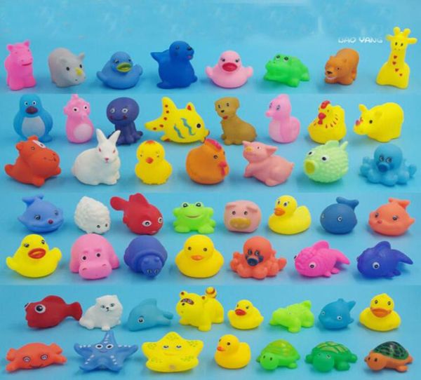 Ganzes Babybadspielzeug Duschwasser schwimmend quietschende gelbe Enten süße Tierbabyparty -Spielzeug Gummi -Wasserspielzeug8645944