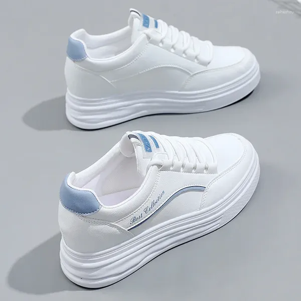 Scarpe casual 2024 Ladies White Female Autumn Versione coreana Sneakers studentessa con sneakers studentesco con sneakers