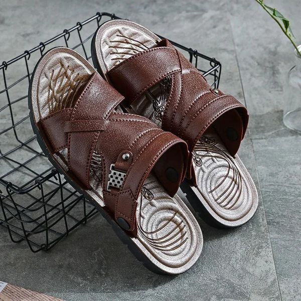 Yaz İmitasyon Deri Sandalet Erkekler için Günlük Giyim Baba Terlik Erkekler Orta Yenilenmiş ve Yaşlı Plaj Ayakkabıları 240417