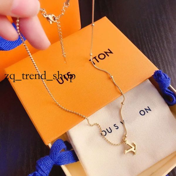 2023 Women Women Luxury Designer Colar Cheker Pingente Chain 18K Gold Bated Aço inoxidável Colares de letra de casamento Acessórios de jóias 391