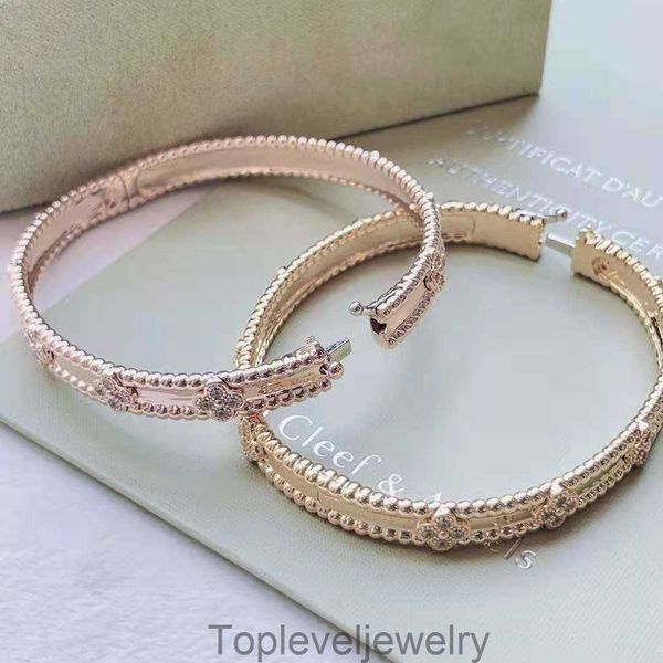 Markendesignerin Clover Armreifen Armband für Frauen 18K Gold plattiert volle Kristall vier Blatt Perlees Süße Klee Blume Manschette Valentinstag Geschenk mit Schachtel fest Silber Van