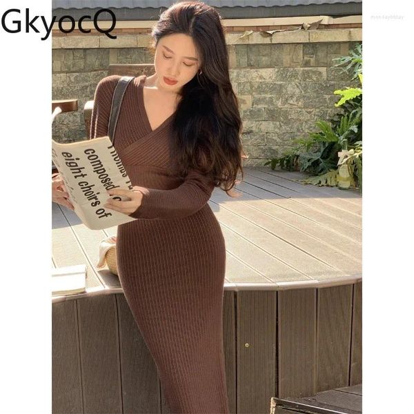 Lässige Kleider Gkyocq französischer Stil Kleid für Frauen V-Ausschnitt Solid Slim Bottom Long Korean Mode Strick sexy Röcke Winter weibliche Kleidung