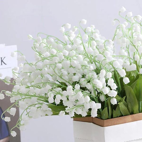 Flores decorativas 6 cabeçalhos artificiais Lily da vall arranjos de vaso de flores falsas para peças centrais de casamento de noiva para o jardim doméstico