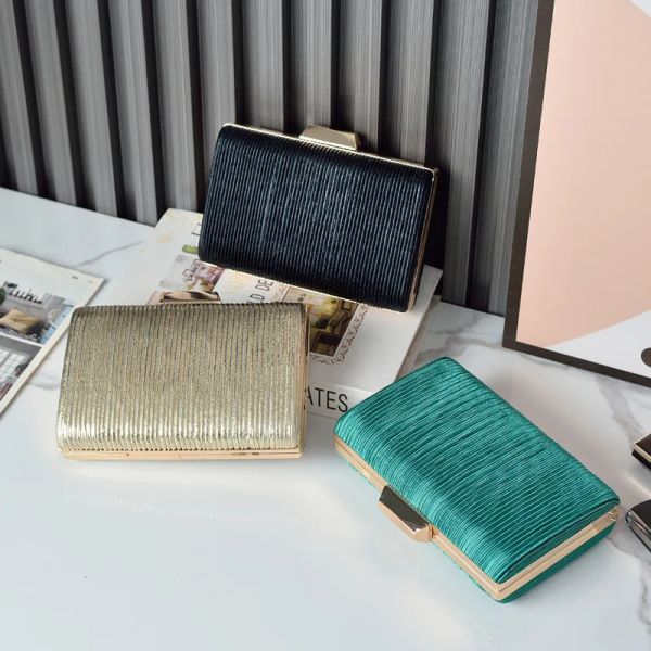 Borse Green Stripe Clutch Borse e borse per donne 2024 Hot Luxury Designer Secondo Telefono Telefono Portafogli a spalla a tracolla