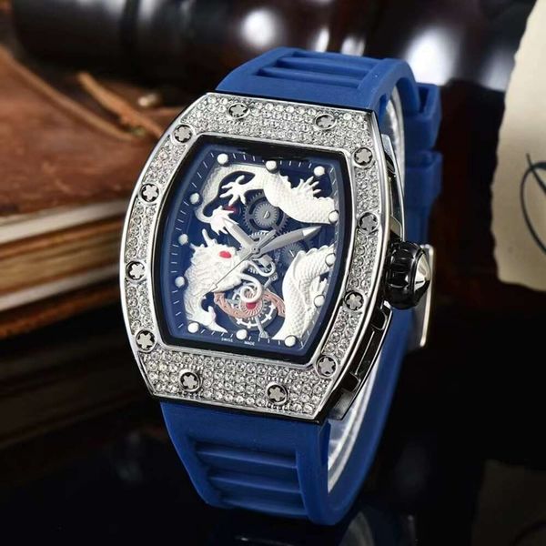 Hollow Night Glow Men com Diamond Inclaid Dragon Face Chinese Style Watch