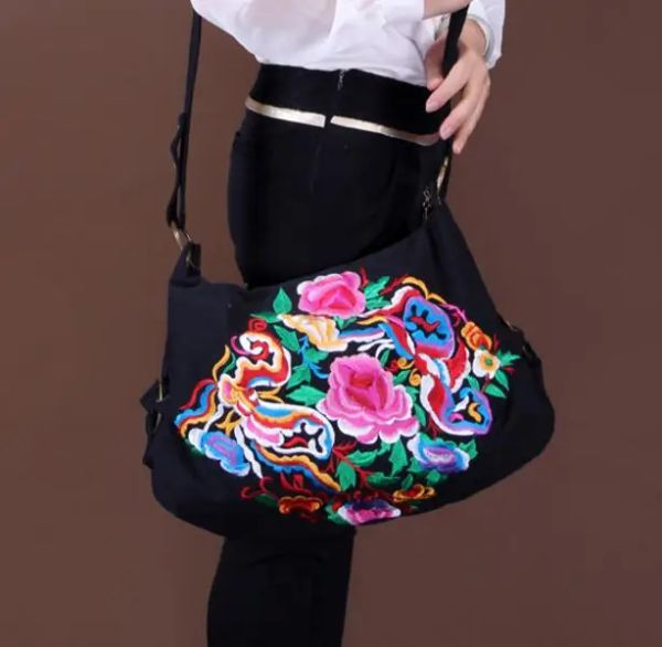 Taschen 2023 neue nationale Frauen Stickbeutel gesticktes Schulter Messenger Bag Handtasche Vintage Hmong Ethnische thailändische indische Boho -Taschen