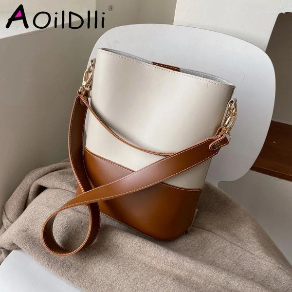 Caminhão de tração de colchão de retalhos de colchão de retalhos para mulheres com cinta ampla estilo coreano PU Soft Leather Ladies Bolsas outono 2024