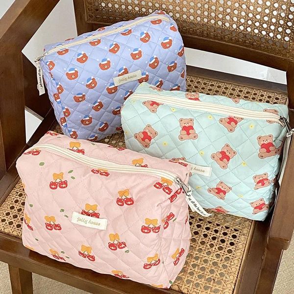 Bolsas de cosméticos 1 peça maquiagem de desenho animado para menina doce kawaii animal urso cereja portátil aluno de alta capacidade de armazenamento saco