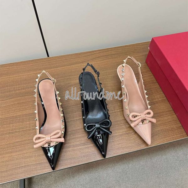 Designer di calzolai di lusso Sandals Sandals con tacchi alti con marchio con punte appuntite bere bianche berenti in pelle brevettata in pelle da donna scarpe da donna con marchio femmina