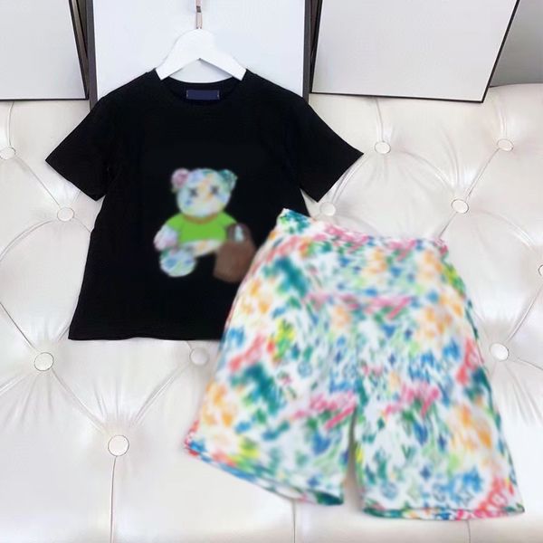 Sommerjungen und Mädchen modische kleine Bärenbrief gedruckt kurzärmelig T-Shirt Shorts zweiteiliger Set High-End-Baumwoll-Set Super süß