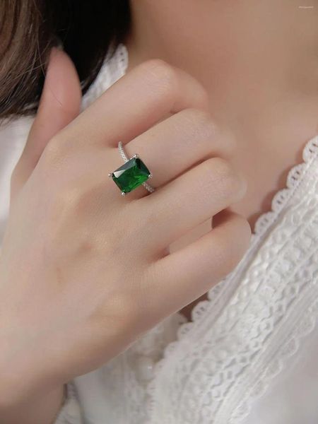 Cluster Ringe Europäische und amerikanische S925 Sterling Silver Großmutter Emerald Classic Square Diamond Verlobungsring für Männer Frauen