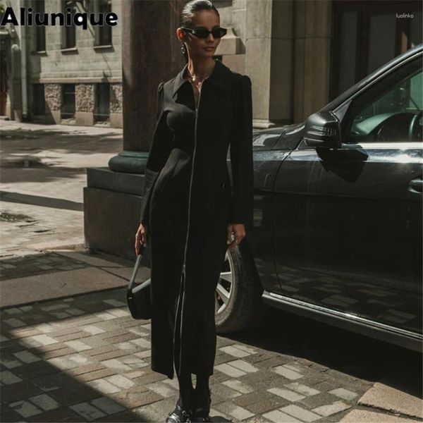 Lässige Kleider Frauen 2024 Frühlings -Strickjacke Wrap Hip Long Rock Lapel Reißverschluss up ärmel schwarzes Design Sinn High Slit Party Kleid