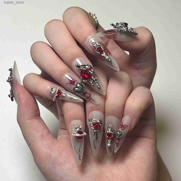 False Nails 24pcs Style Goth a punta lunga Premere su punte per unghie con design rosso design a rotazione completa Coppa per unghie artificiale indossabile per ragazze Y240419