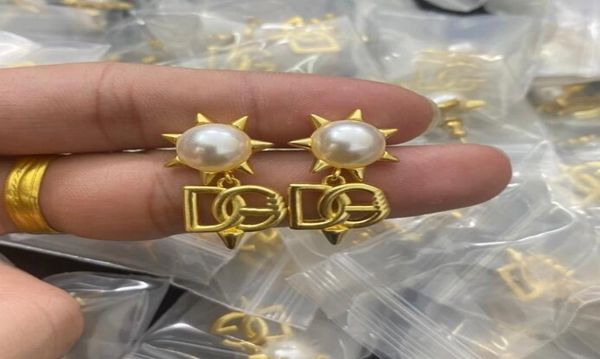 Senhoras Novas Brincos Projetados Estudos Gletters Star Pearl Pingents 18K Gold Plated Alergy Women's Women's Ear Clip Designer Jewelry659313799