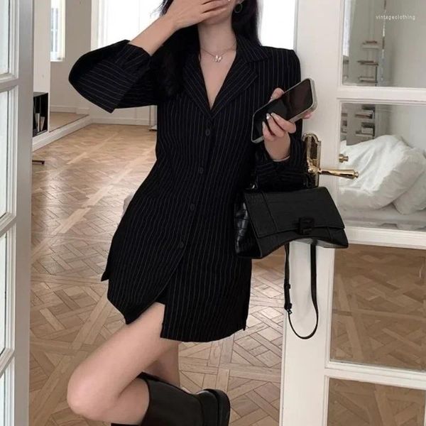 Frauenblusen schwarze gestreifte Frauen koreanische sexy sexy v-heck Slim Shirts Office Dame Mode elegante Langarmtuniken Casual Tops 2024