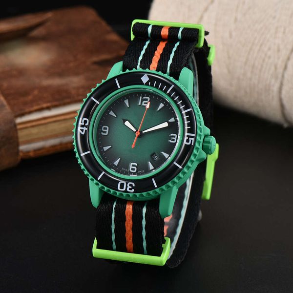 Nylon transparente com marca de concesos de vendas a quente com luminoso Luxury Luxury Fashion Quartz Watch for Men