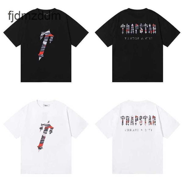 2023 Xiaozhongchao marca trapstar London Red Camo Printing Camiseta de manga curta de algodão puro para homens e mulheres