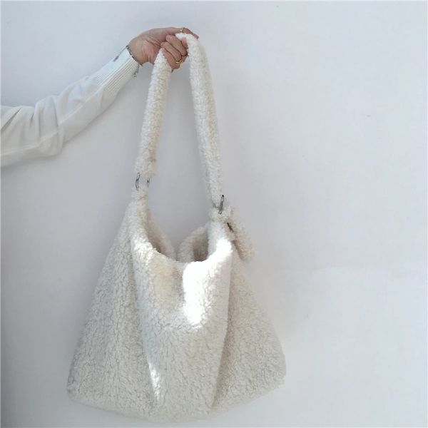 Sacchetti di lana di lana di agnello artificiale Stucchi a tracolla del design di lusso Fuce pellicce da donna White borse bianche borse da femmina messenger grande borsa casual