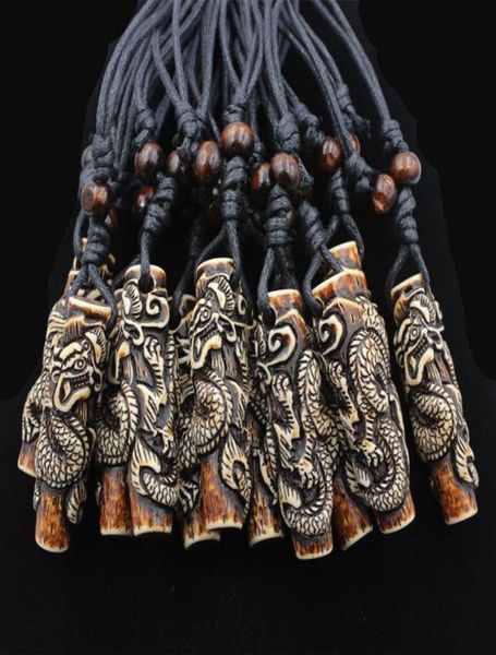 Viele ganze 12 -pcs coole Jungen Männer039s Simulation Knochenschnitzer Totem Drache Anhänger Holzperlen Amulett Anhänger Halskette Lucky GIF4412926