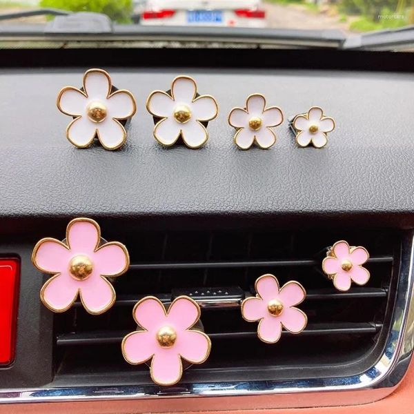 4pcs/set Auto Outlet Vent Perfume Clips Besiding Air Conditioning Accessori per decorazioni interne per piccole margherite